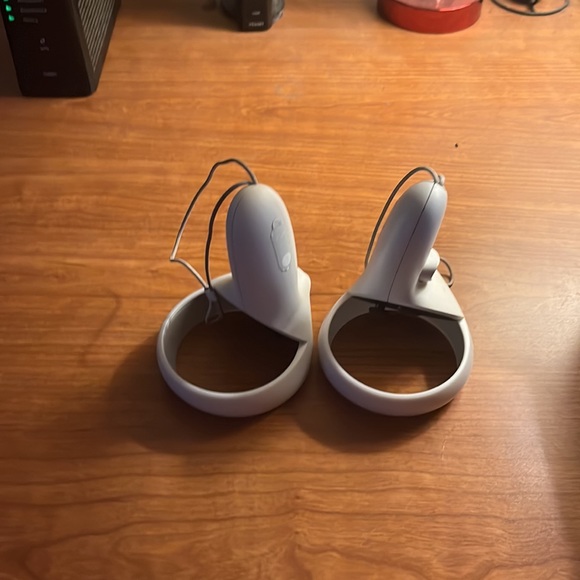 I am selling a oculus quest 2 the brand for this oculus - Picture 5 of 8